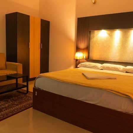 Aramana Holiday Inn Alappuzha Екстериор снимка