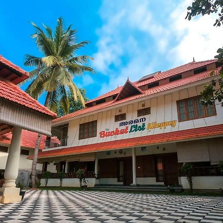 Aramana Holiday Inn Alappuzha Екстериор снимка
