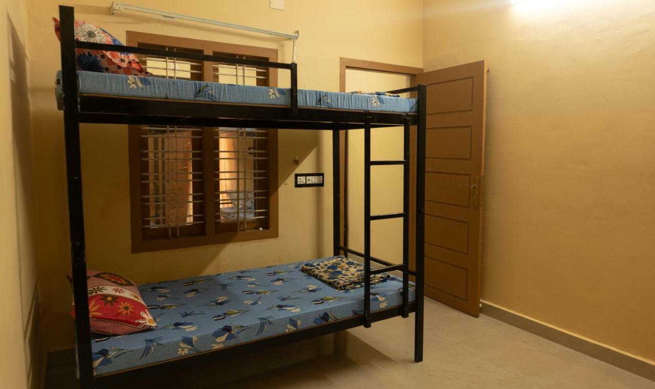 Aramana Holiday Inn Alappuzha Екстериор снимка