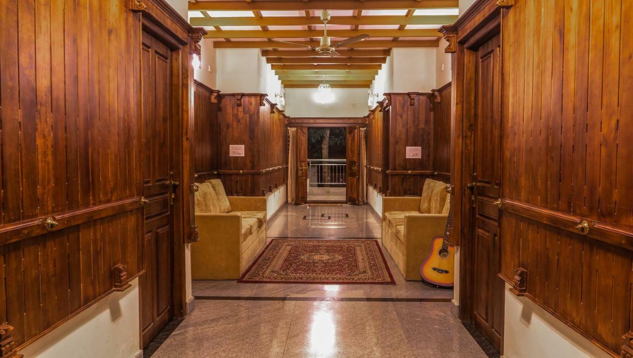 Aramana Holiday Inn Alappuzha Екстериор снимка