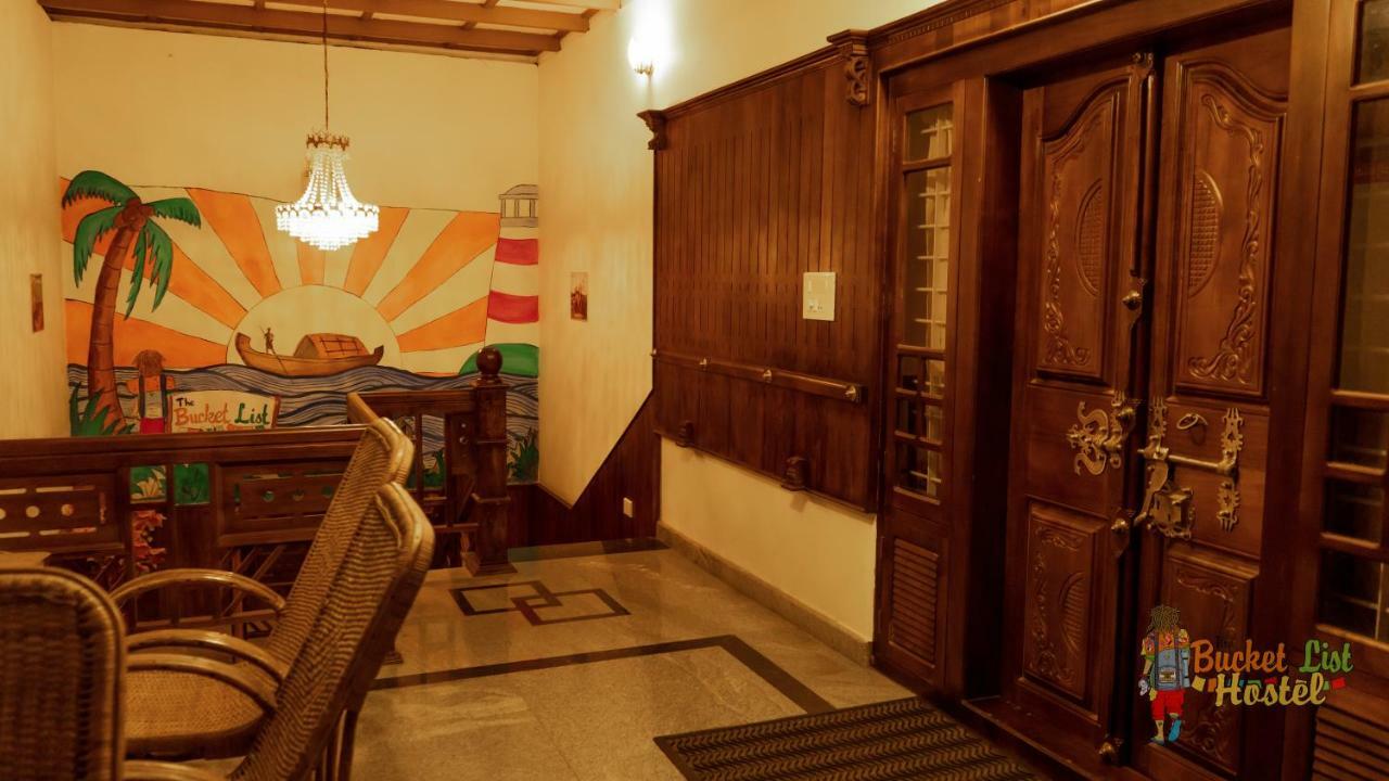 Aramana Holiday Inn Alappuzha Екстериор снимка