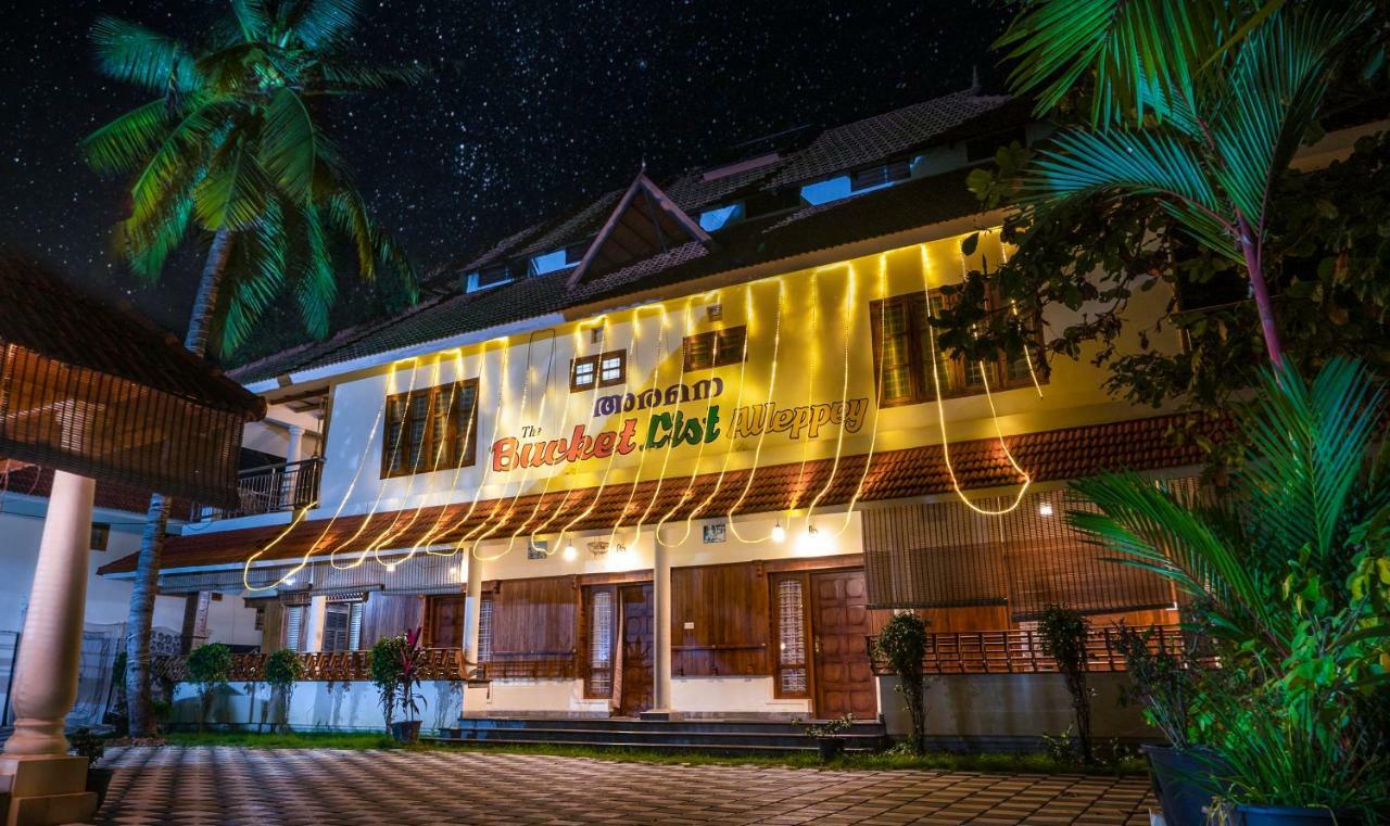 Aramana Holiday Inn Alappuzha Екстериор снимка