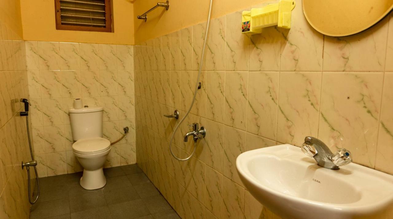 Aramana Holiday Inn Alappuzha Екстериор снимка