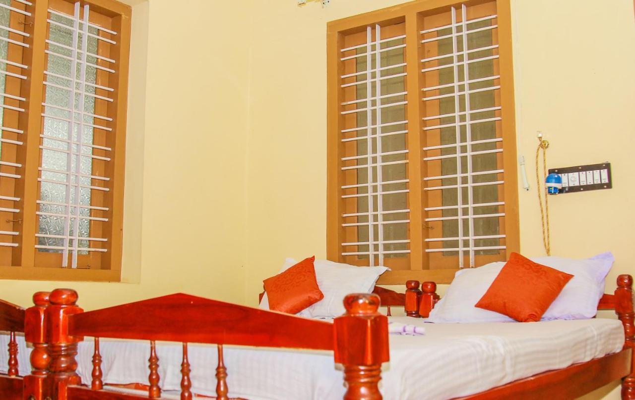 Aramana Holiday Inn Alappuzha Стая снимка