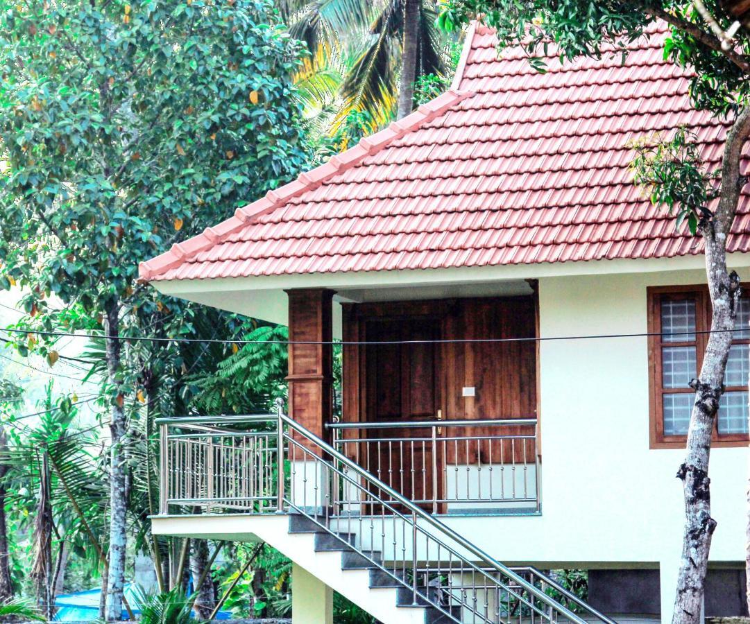 Aramana Holiday Inn Alappuzha Стая снимка